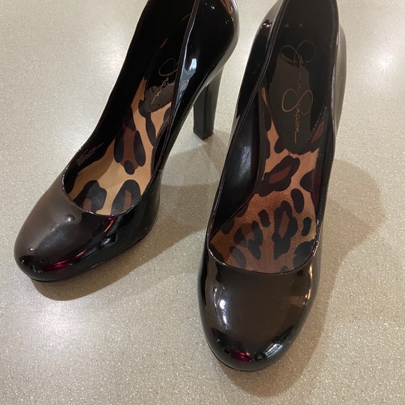 Jessica Simpson shiny black pumps - Picture 3 of 11